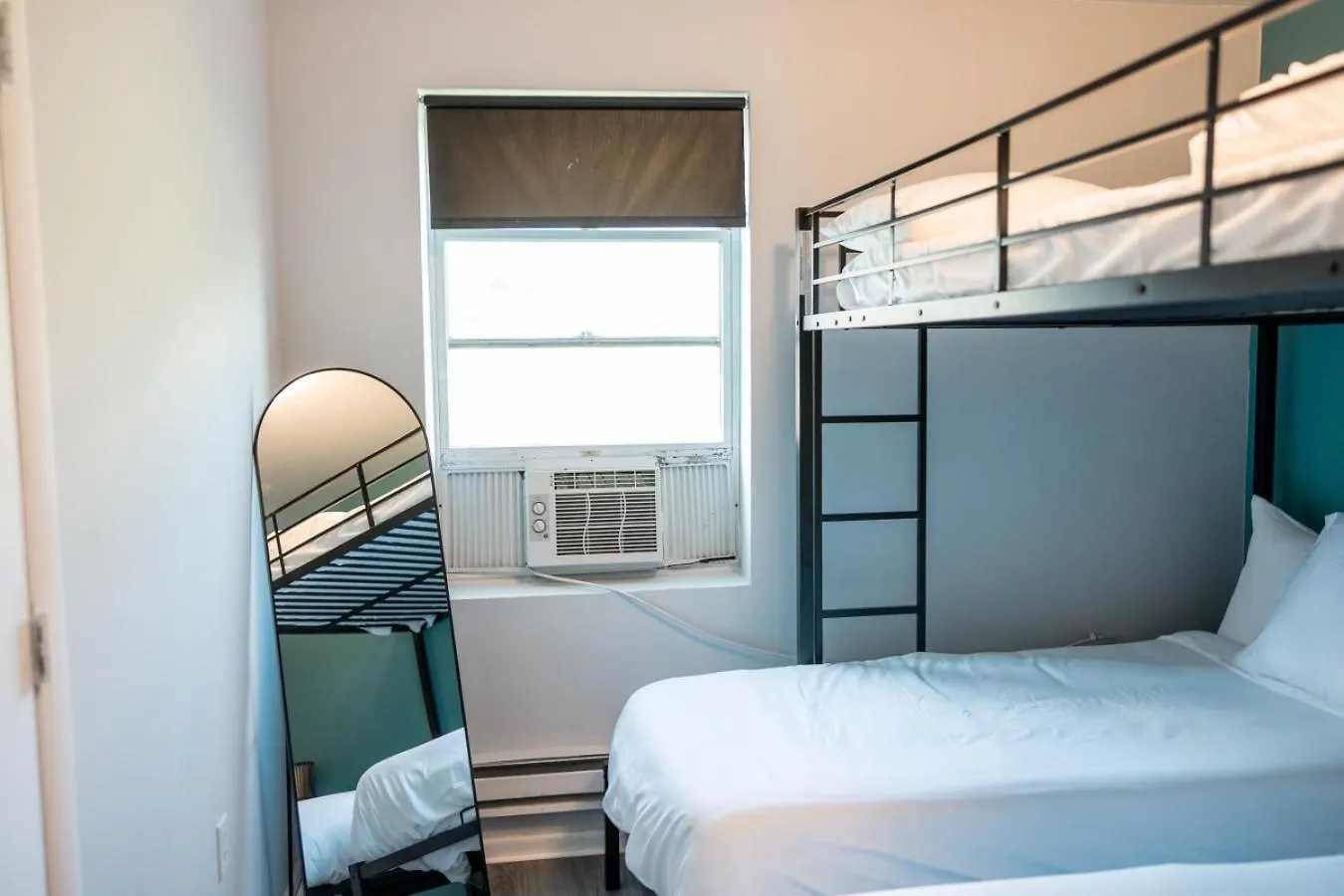Ultimate Urban Retreat Sleeps 25 Villa Bayonne Holiday home