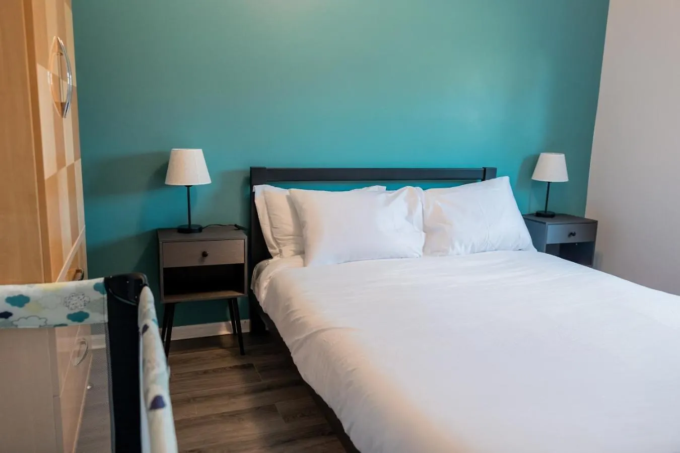 Ultimate Urban Retreat Sleeps 25 Villa Bayonne