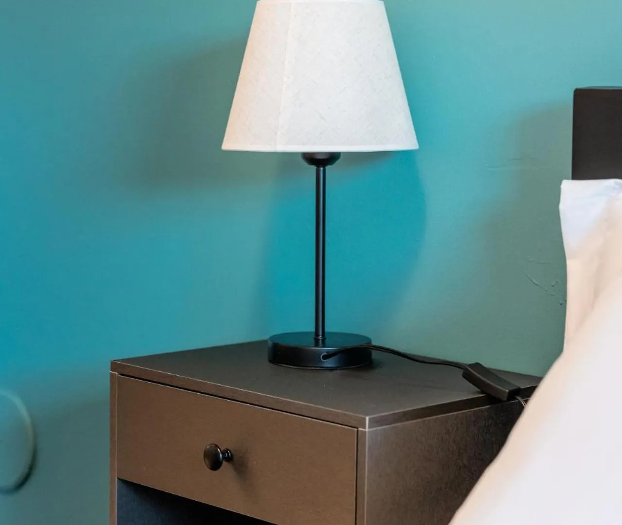 Ultimate Urban Retreat Sleeps 25 Villa Bayonne