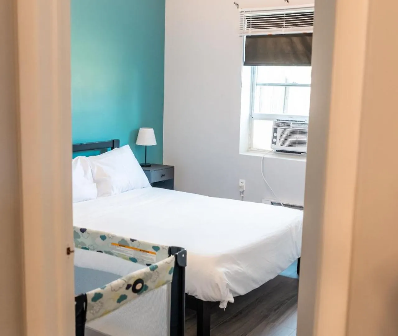 Ultimate Urban Retreat Sleeps 25 Villa Bayonne