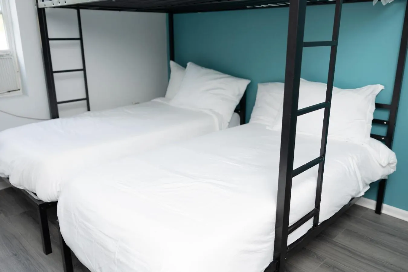 Ultimate Urban Retreat Sleeps 25 Villa Bayonne