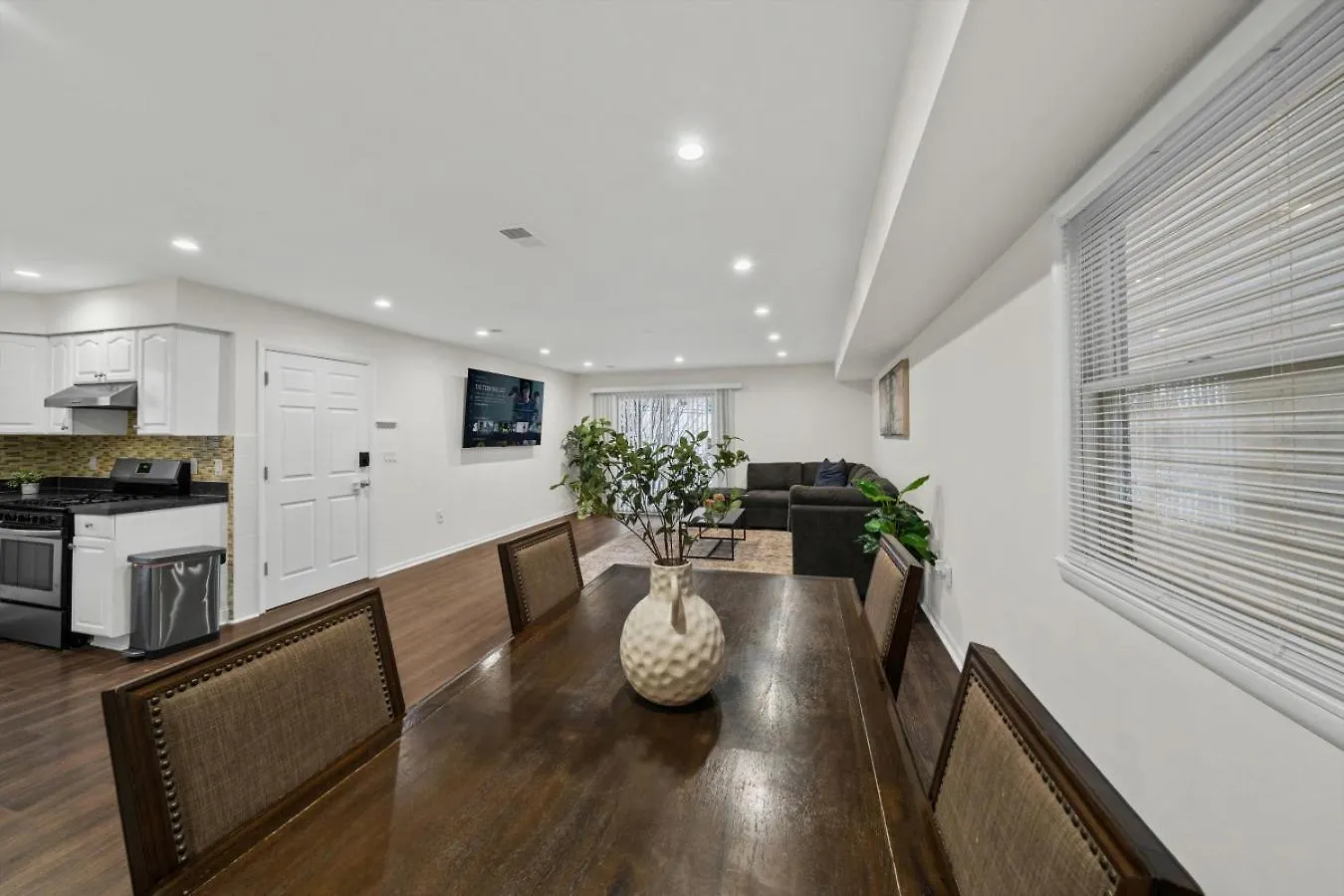 Ultimate Urban Retreat Sleeps 25 Villa Bayonne Holiday home
