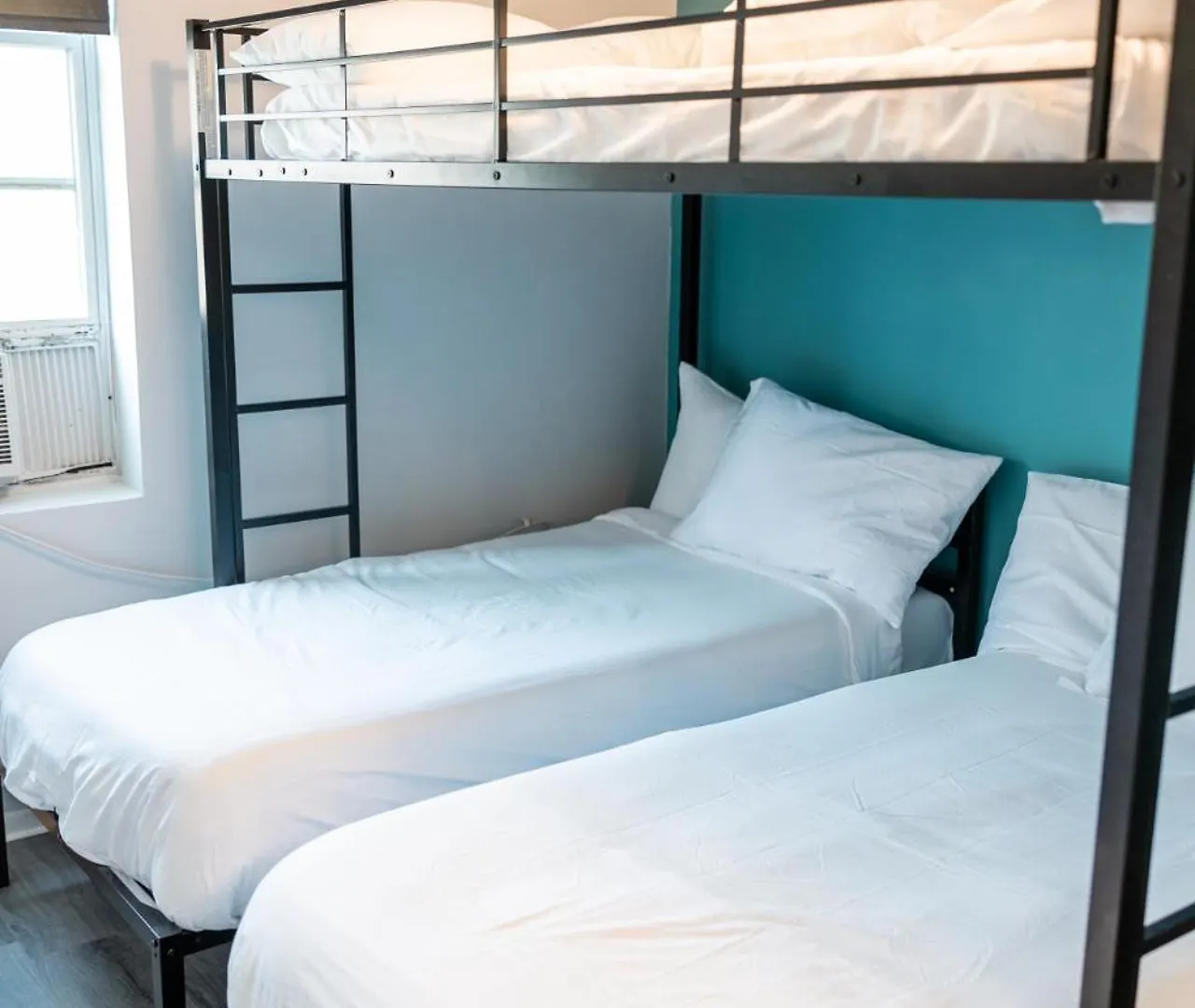 Ultimate Urban Retreat Sleeps 25 Villa Bayonne
