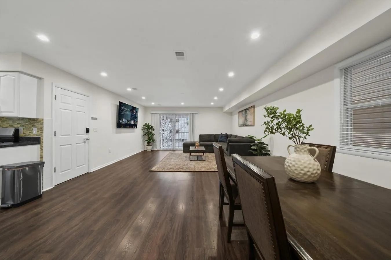 Ultimate Urban Retreat Sleeps 25 Villa Bayonne Holiday home
