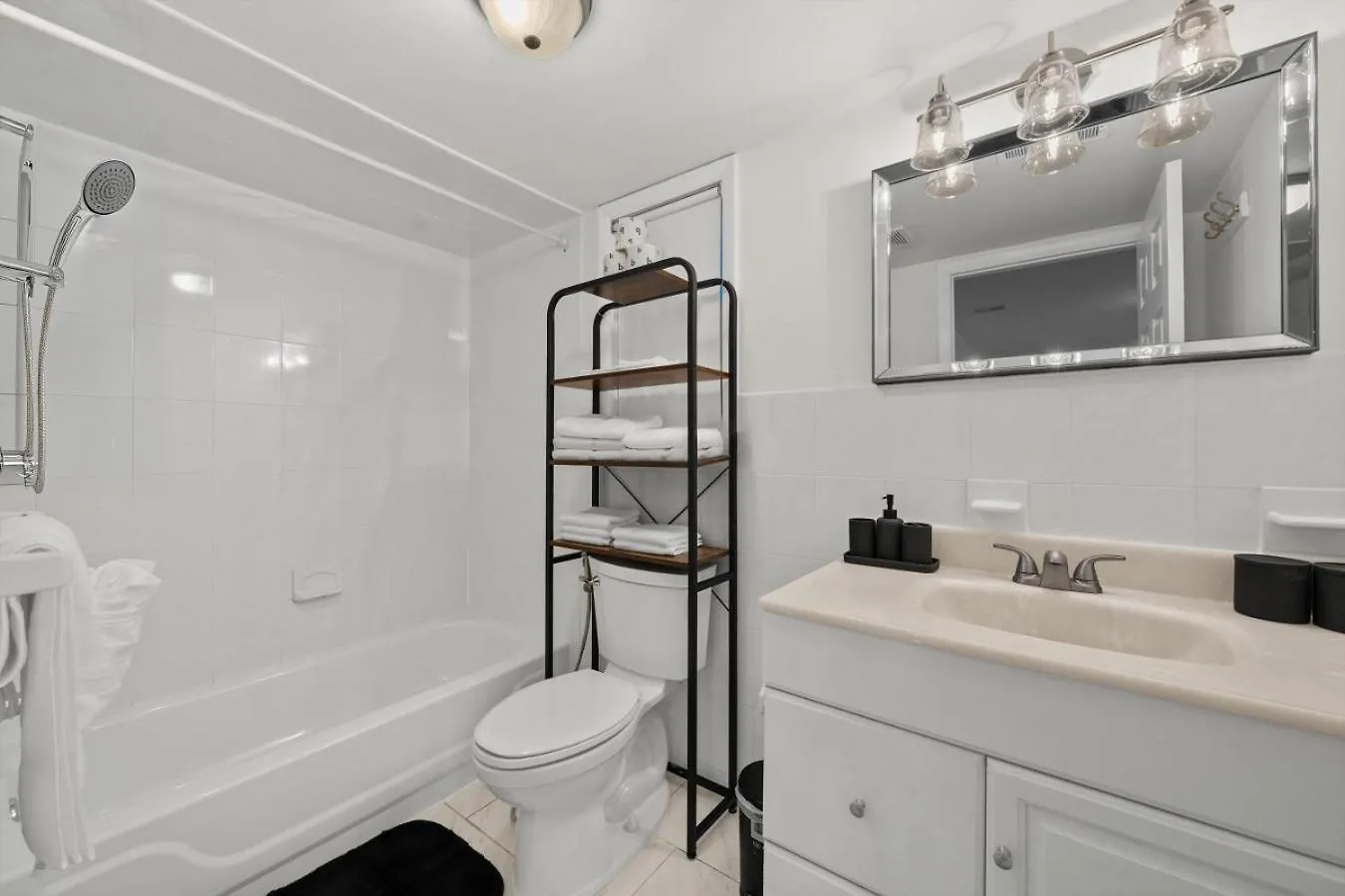Holiday home Ultimate Urban Retreat Sleeps 25 Villa Bayonne United States