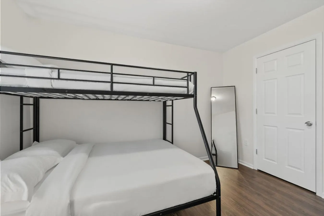 Holiday home Ultimate Urban Retreat Sleeps 25 Villa Bayonne United States