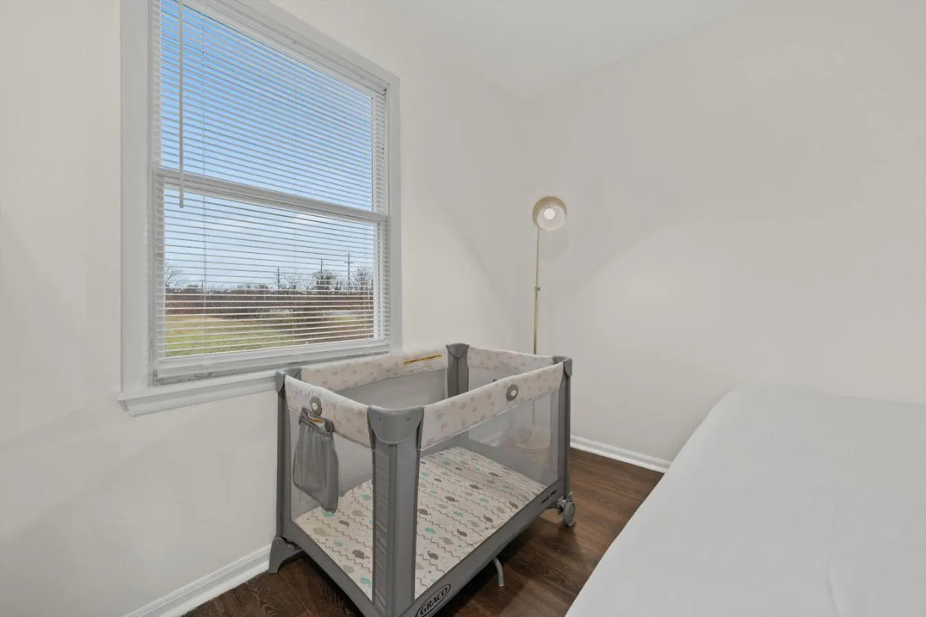 Ultimate Urban Retreat Sleeps 25 Villa Bayonne Holiday home