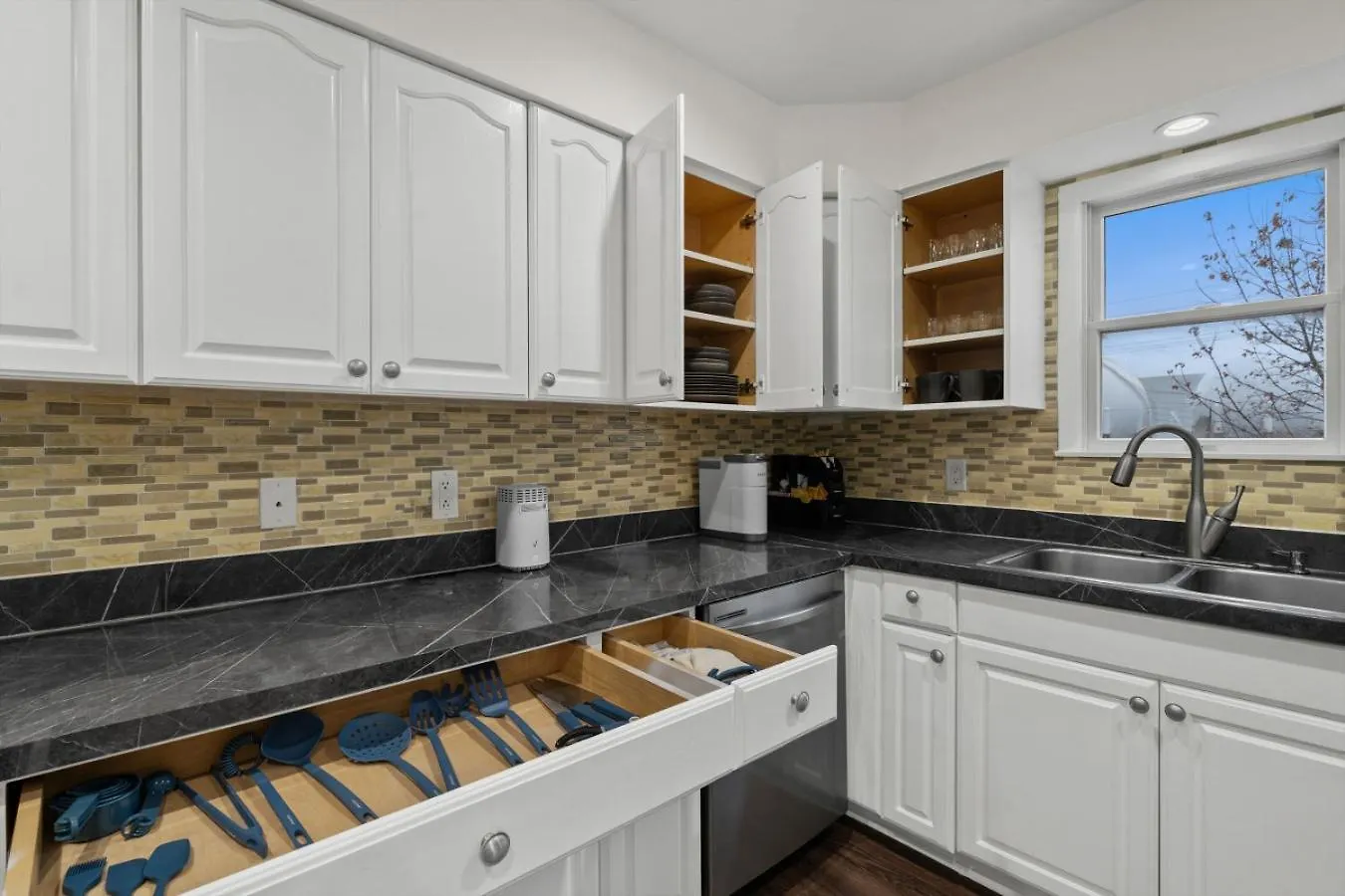 Ultimate Urban Retreat Sleeps 25 Villa Bayonne Holiday home