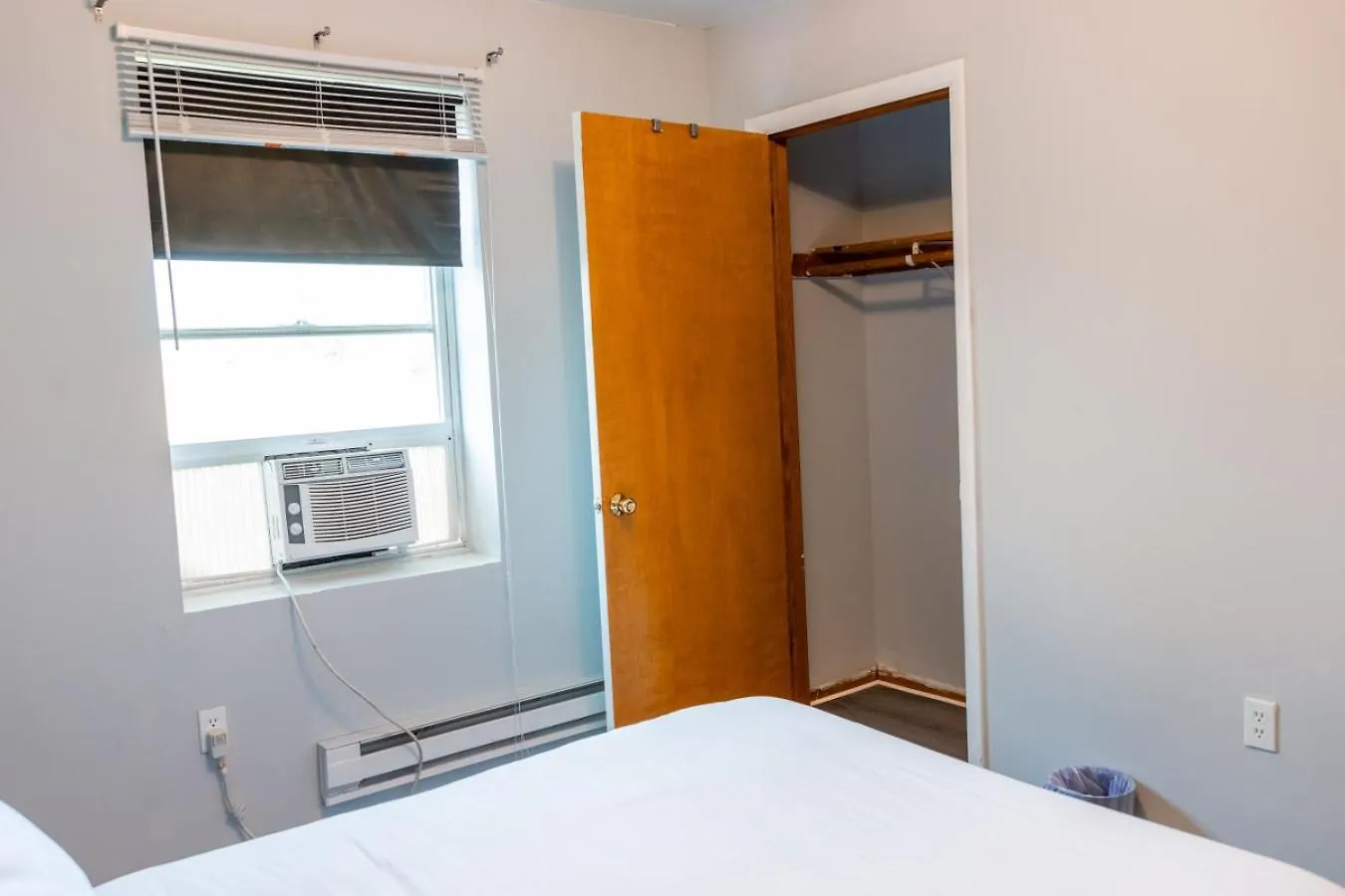 Ultimate Urban Retreat Sleeps 25 Villa Bayonne United States