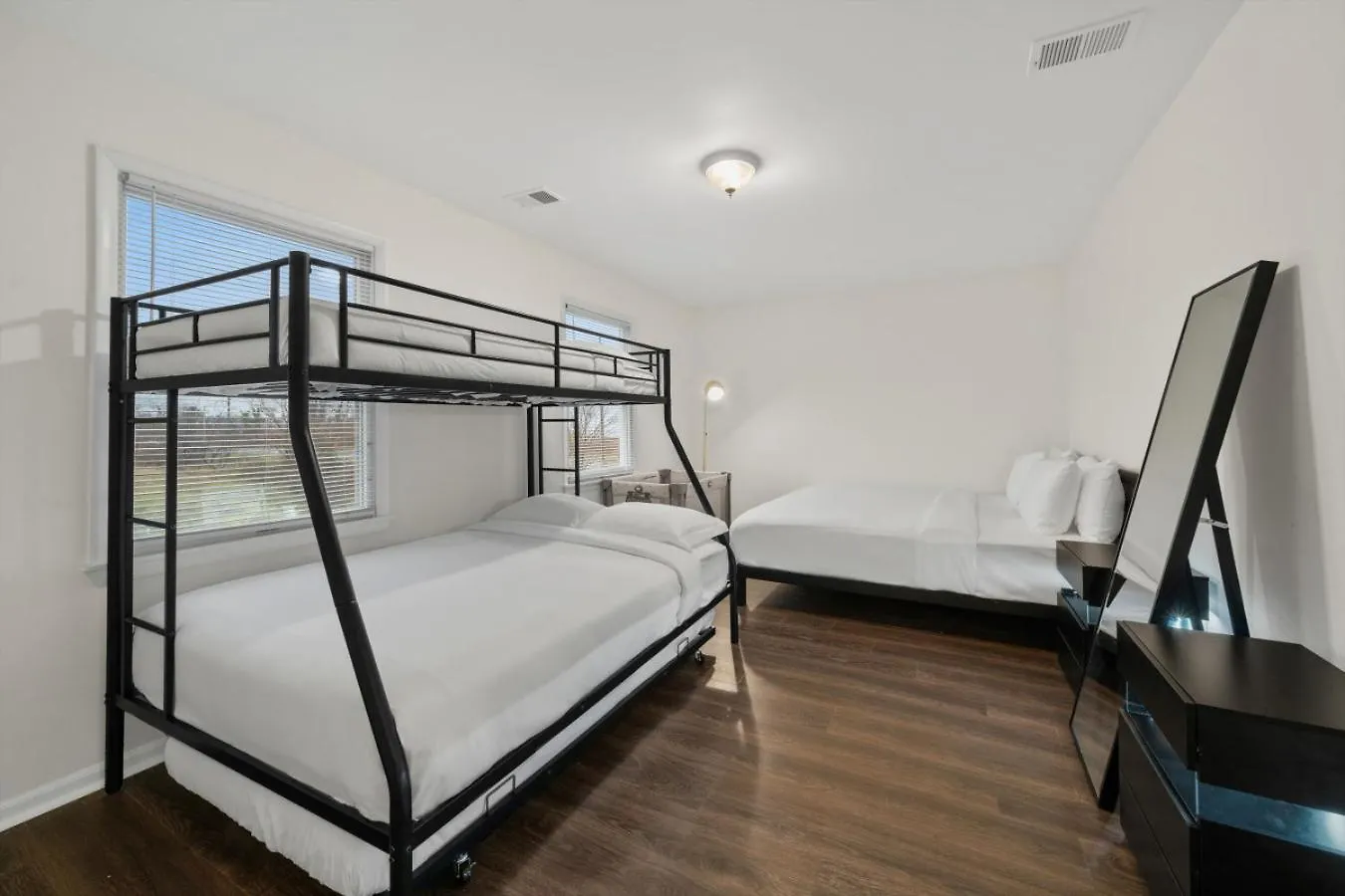 Ultimate Urban Retreat Sleeps 25 Villa Bayonne 0*,  United States